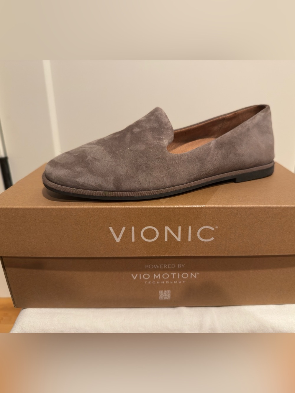 Vionic Willa Taupe Suede Slip-On Loafers, Women’s size 8